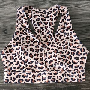 Fabletics V-Neck Leopard Print Sports Bra w. Racerback Pocket